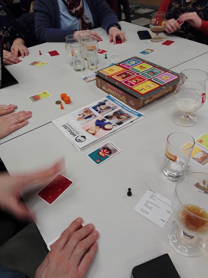 mensen spelen een spel
