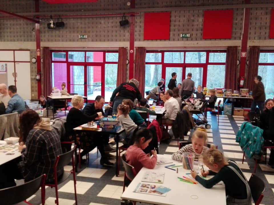 mensen spelen een spel