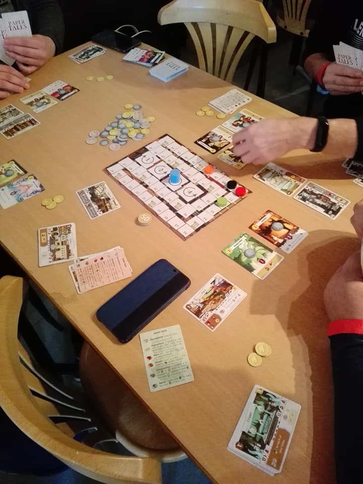 mensen spelen een spel