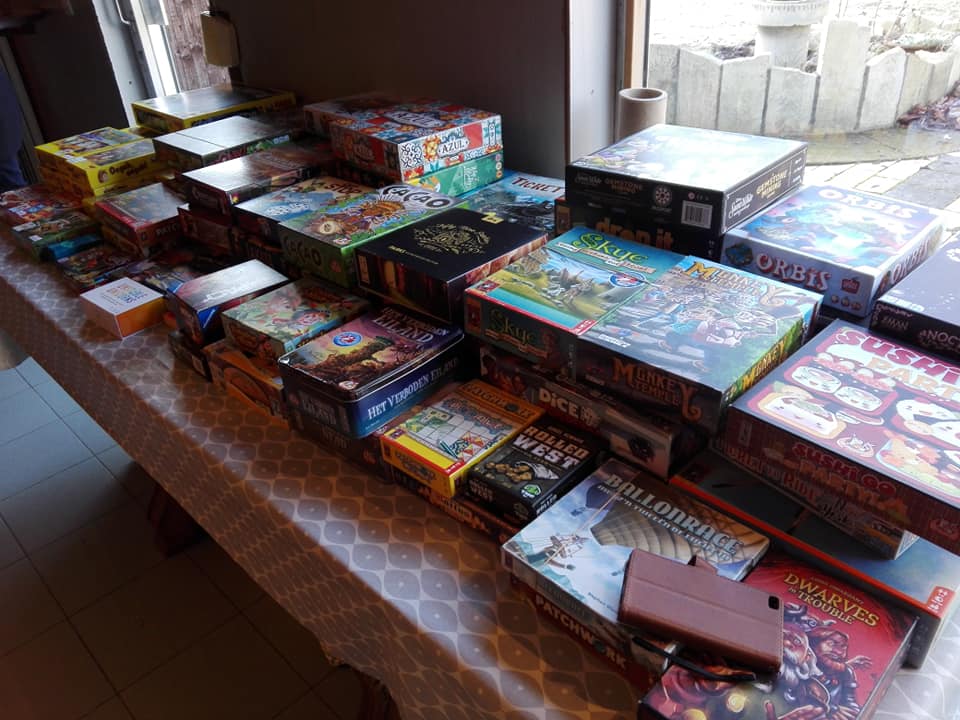 mensen spelen een spel